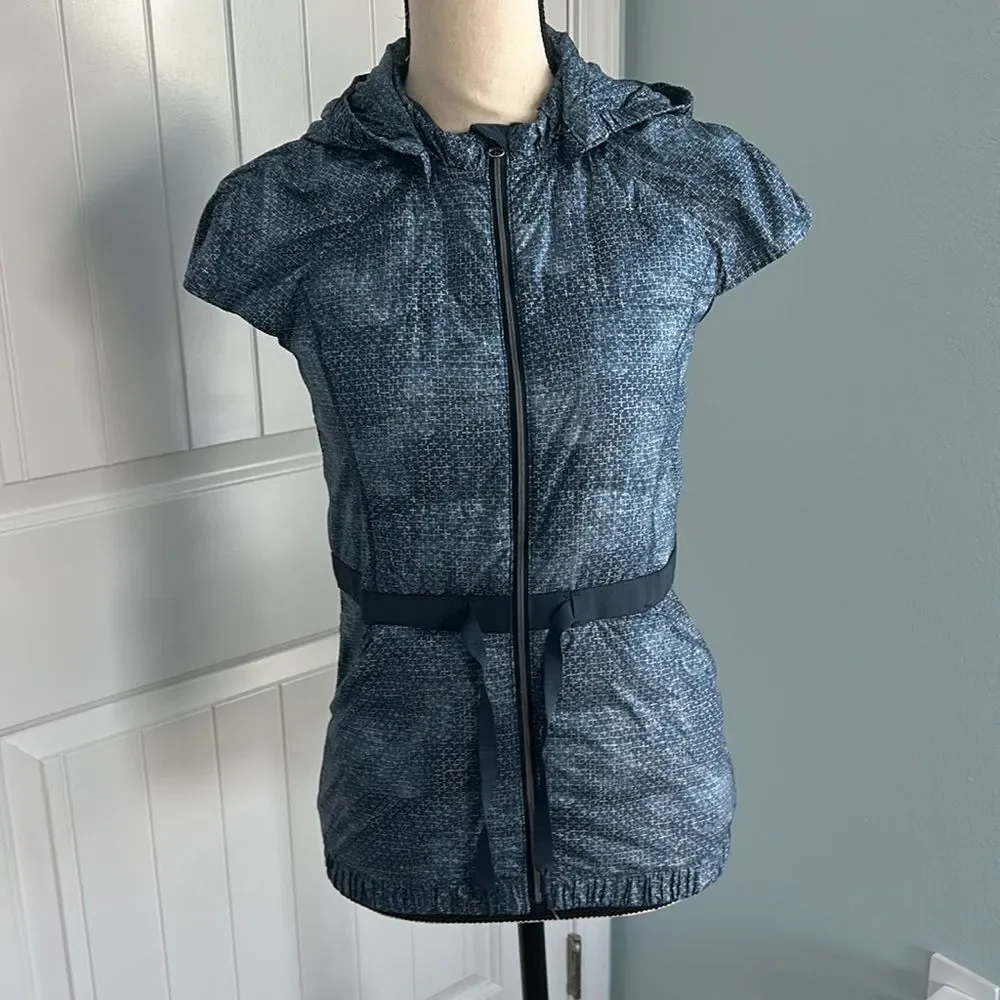 Lululemon Spring Fling Puffy Vest Size 4 Sashiko Cross Inkwell Ghost